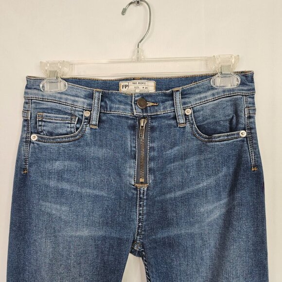 FREE PEOPLE Ankle Skinny Jeans MEDIUM Wash BLUE size 26 Mid Rise Raw Hem Denim - Picture 3 of 7